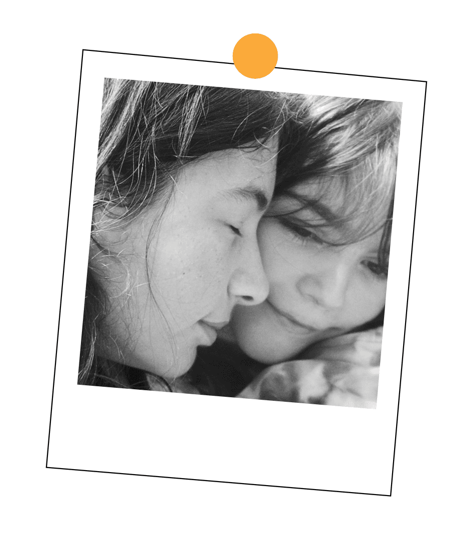 Miranda's daughters, close together